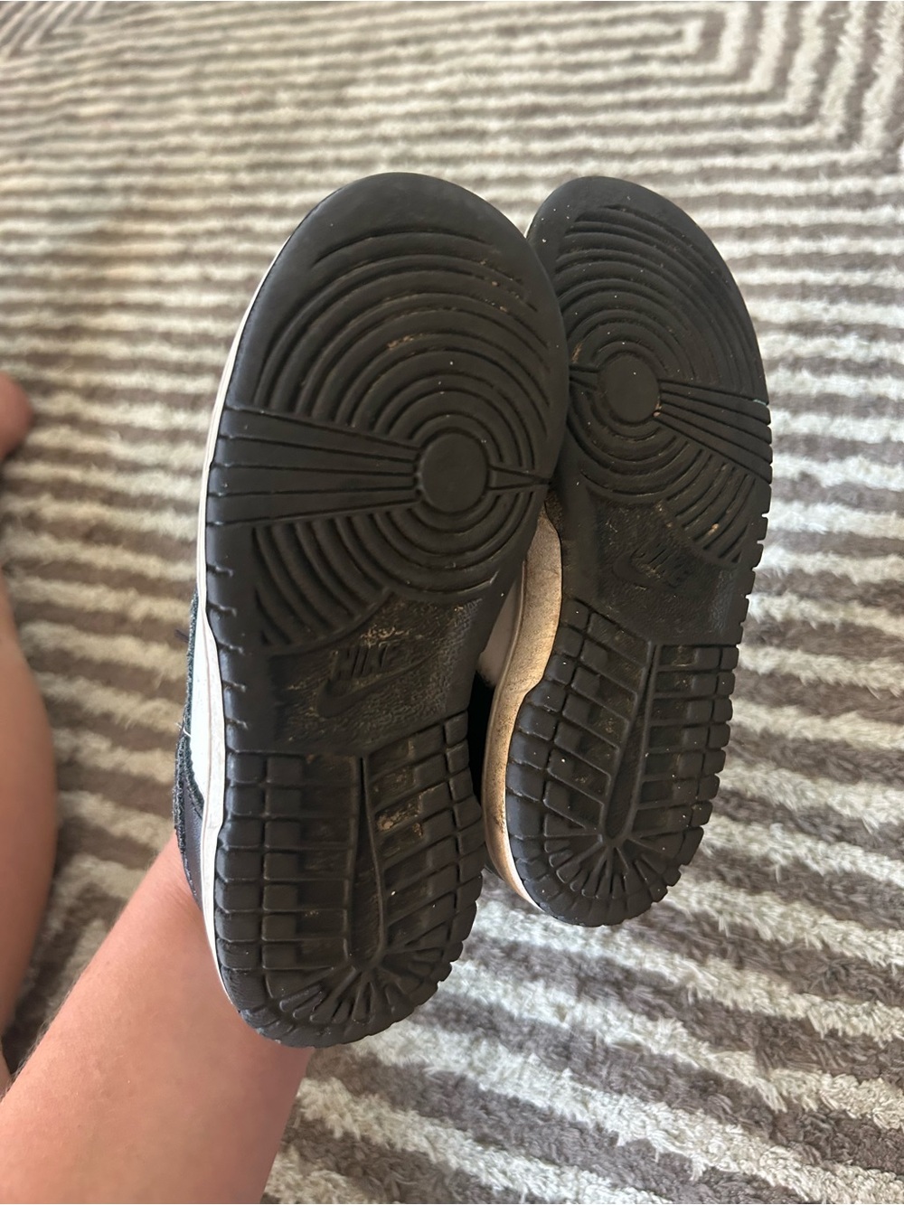 Nike Kids Black and White Low-Top Sneakers - Picture 5 of 5